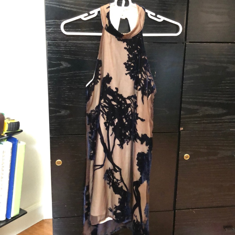 Velvet Pattern Short Halter Dress - Picture 4 of 7